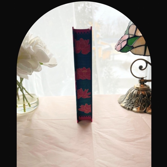 Illumicrate - Goddess of the River - Picture 2 of 5